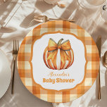 Een kleine pompoenherfst Herfst Baby shower Papieren Bordje<br><div class="desc">Verbeter uw baby shower met de Herfst Pumpkin Bow Girl Baby shower Paper Borden, ontworpen om een vleugje herfstcharme aan uw feest te geven. Deze borden zijn ideaal voor het serveren van voedsel en het toevoegen van een feestelijke, seizoensgebonden touch aan uw tafelomgeving. Herfstkleurenschema: heeft een warm en uitnodigend palet...</div>