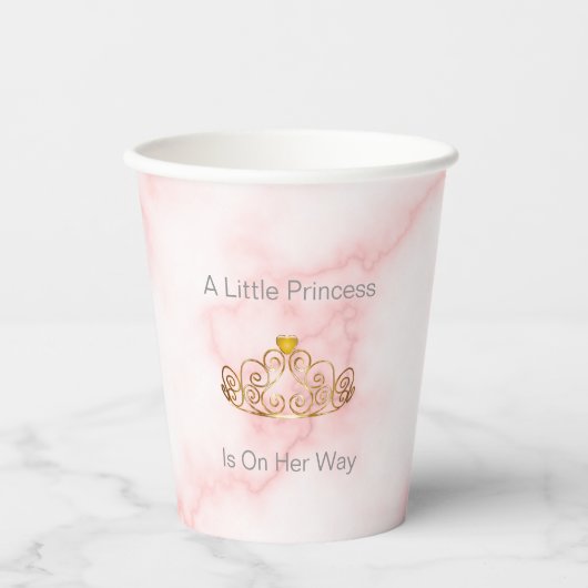 Een kleine prinses is op weg naar roze Baby shower Papieren Bekers (Voorkant)