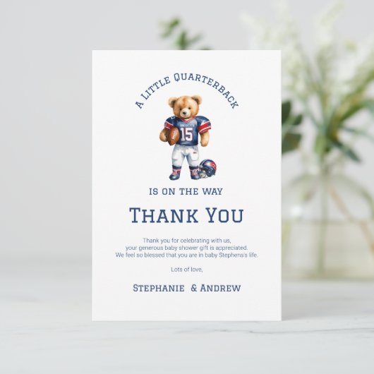 Een kleine quarterback is onderweg naar het Baby s Bedankkaart (Staand voorkant)