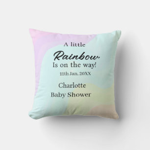 Een kleine regenboog is op komst baby shower naam kussen