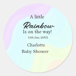 Een kleine regenboog is op komst baby shower naam  ronde sticker