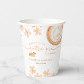 Een kleine schattige taart bakt | Baby Shower Papieren Bekers (Voorkant)