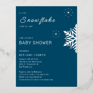 Een kleine Snowflake is onderweg blauw Folie Uitnodiging Briefkaart