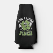 Een kleine snuifverpleegster op St Patrick's Day Flesjeskoeler (Voorkant)