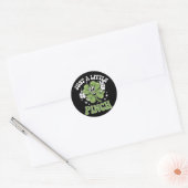 Een kleine snuifverpleegster op St Patrick's Day Ronde Sticker (Envelop)