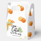 Een kleine stropdas is onderweg naar Oranje Baby s Bedankdoosjes (Geopend)