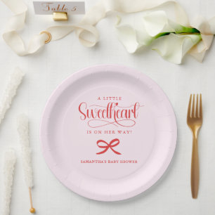 Een kleine verloofde Valentijn meisje baby shower Papieren Bordje