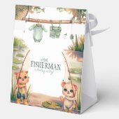 Een kleine visser is aan het genieten van een vreu bedankdoosjes (Achterkant)