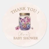Een kleine vlinder in een potje bloemenbaby shower ronde sticker (Voorkant)