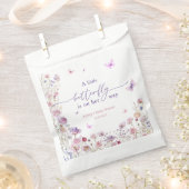 Een kleine vlinder is op weg naar Schattige Baby s Bedankzakje (Geknipt)