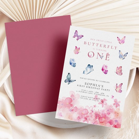 Een kleine vlinder roze bloemen 1e verjaardag kaart