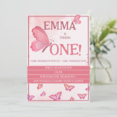 Een kleine vlinder verandert een uitnodiging (Staand voorkant)