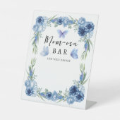 Een kleine vlinderblauwe vlinderstaaf, bijtende ma reclamebord met voetstuk (Voorkant)