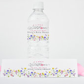 Een kleine wilde bloem is onderweg waterfles etiket