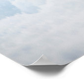 Een kleine witte poolvos loopt in de sneeuw poster (Hoek)