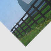 Een kleine, witte snuitje met zilverdak tissuepapier (Detail)