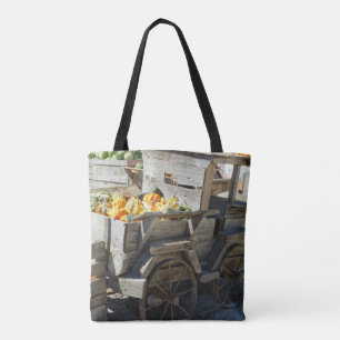 Een kleine Wooden truck met pompoenen en gastronom Tote Bag
