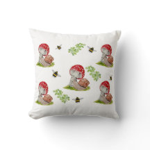 Een kleurrijke bosvlieg en een slak