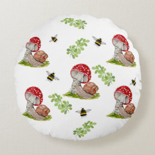 Een kleurrijke bosvlieg en een slak rond kussen