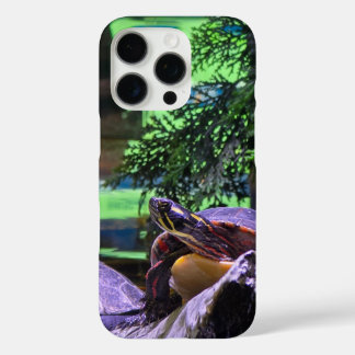 Een kleurrijke schildpad omringd door weelderige g iPhone 16 pro hoesje