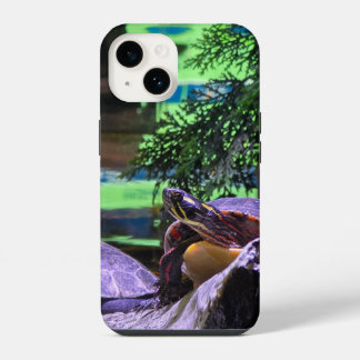 Een kleurrijke schildpad omringd door weelderige g iPhone 14 hoesje