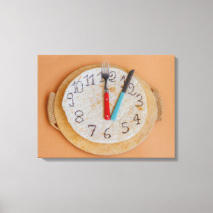 een klok gemaakt van piadina gewikkeld canvas prin afdruk