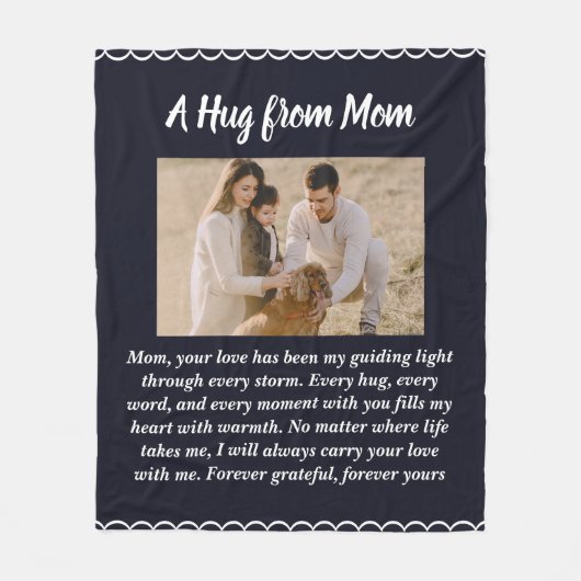 Een knuffel van mama Gepersonaliseerde Moederdag Fleece Deken (Voorkant)