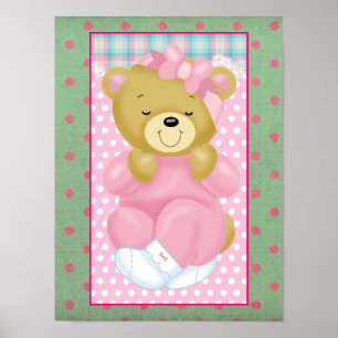 Een knuffelbeer gekleed in roze poster