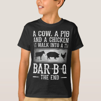 Een Koe, een varken en een kip lopen in een staaf T-shirt