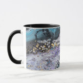 Een koffie mok met paarse en blauwe artwork (Links)