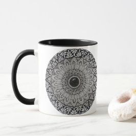 Een koffiemok met monochroom mandala-ontwerp mok