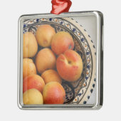 Een kom van mediterrane abrikozen 2 metalen ornament (Links)