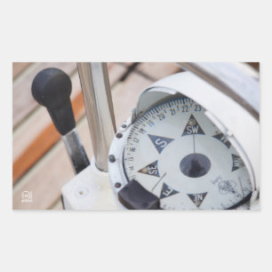 Een kompas om koers uit te zetten voor avontuur. rechthoekige sticker