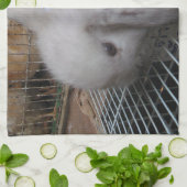 Een konijn in een dress theedoek (Gevouwen)