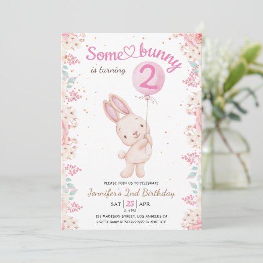 Een konijn is twee! 2e verjaardag meisje roze ball kaart (Staand voorkant)