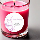 Een konijn komt Baby shower Ronde Sticker