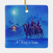 Een koning is geboren kerstfeest. keramisch ornament (Voorkant)