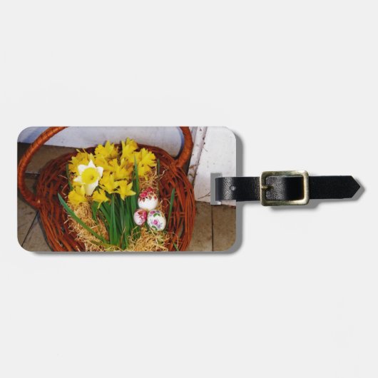 Een korf van gele diaffodils en paasgriep bagagelabel (Voorkant horizontaal)