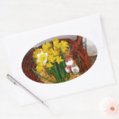 Een korf van gele diaffodils en paasgriep ovale sticker (Envelop)