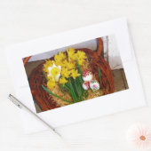Een korf van gele diaffodils en paasgriep rechthoekige sticker (Envelop)