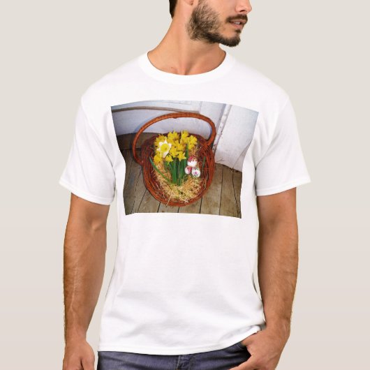Een korf van gele diaffodils en paasgriep t-shirt (Voorkant)