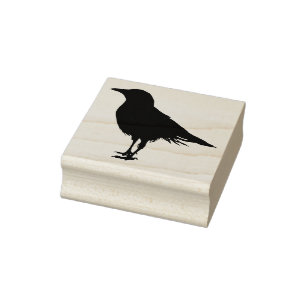 Een kraai die in silhouet staat rubberstempel