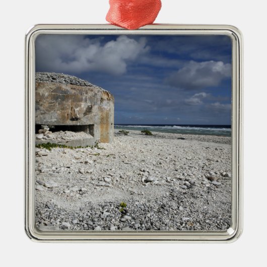 Een kruimelende bunker metalen ornament (Voorkant)