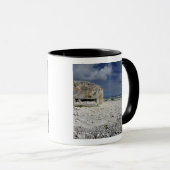 Een kruimelende bunker mok (Voorkant rechts)