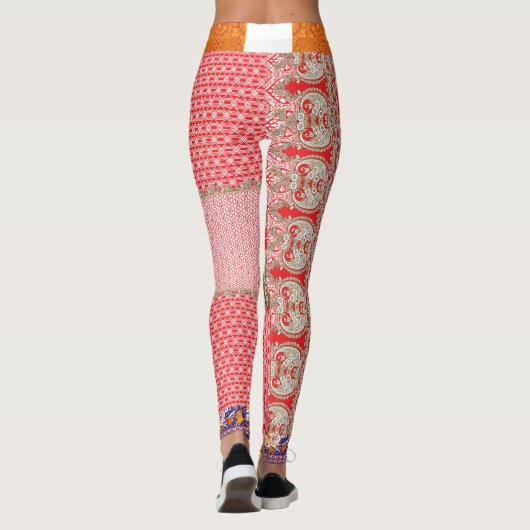 Een kruissteek patroon met een rode rand leggings (Achterkant)