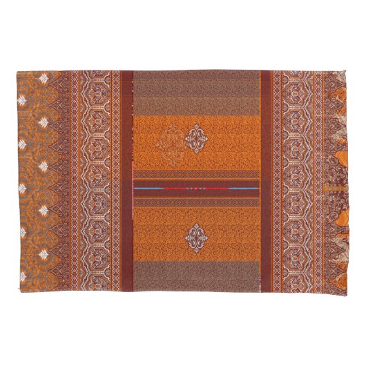 Een kruissteekpatroon in sinaasappel en bruin kussensloop (Voorkant)