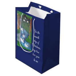 Een kudde van zeven zwanen zwemt medium cadeauzakje