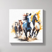 Een kudde wilde paarden die door een weide rennen canvas afdruk (Voorkant)