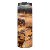 Een kudde wilde renpaarden. Kunstwerk aan de Thermosbeker (Achterkant)