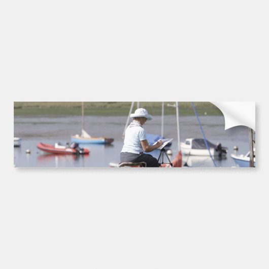 Een kunstenaar in Bosham Harbour, West Sussex, Eng Bumpersticker (Voorkant)